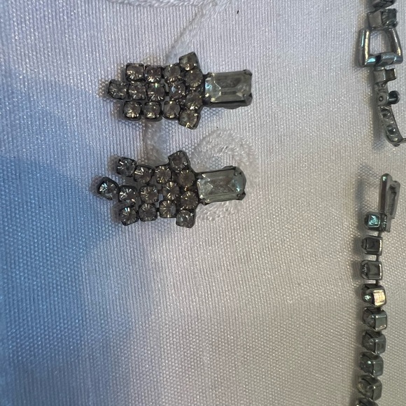 Vintage 14 inch Faux Crystal Neclace with pierced earrings - Picture 4 of 5